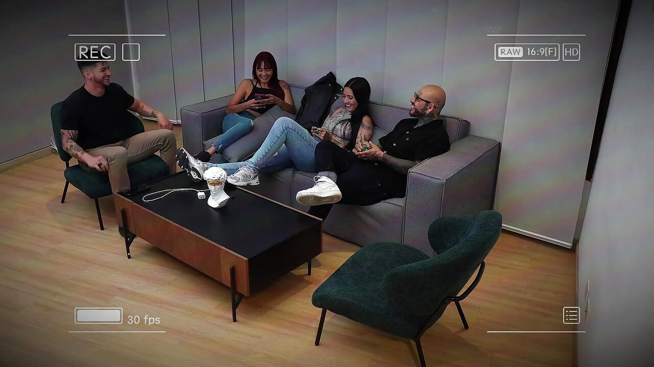 Het huis der fucks, ik neuk Allison Sweet terwijl mijn vrienden er één spelen