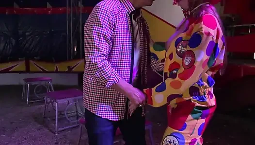 Дикая Скачка Толстушки Циркового Клоуна И Двойного Проникновения