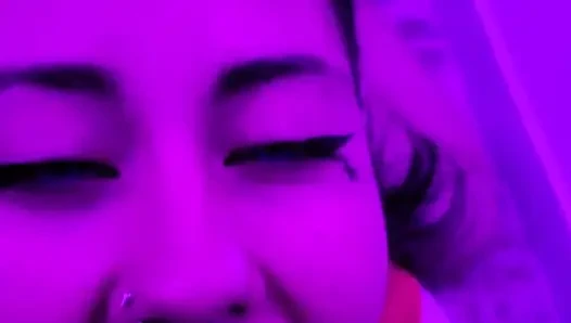 Красивая школьница Dherlydoll делает мне вкусный минет с глубокой глоткой и грязный камшот в ее рот!