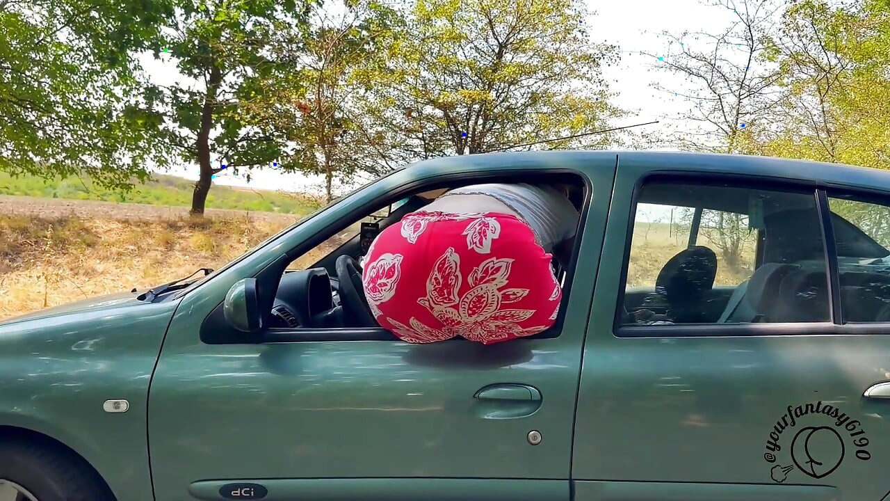 Uvízlá v autě s mými špinavými prdy