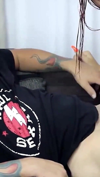 Eu gozei quente na bunda branca dela | Clipe 1