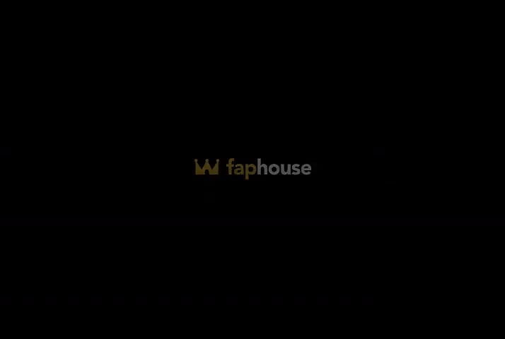 أنا قادم على طاولة