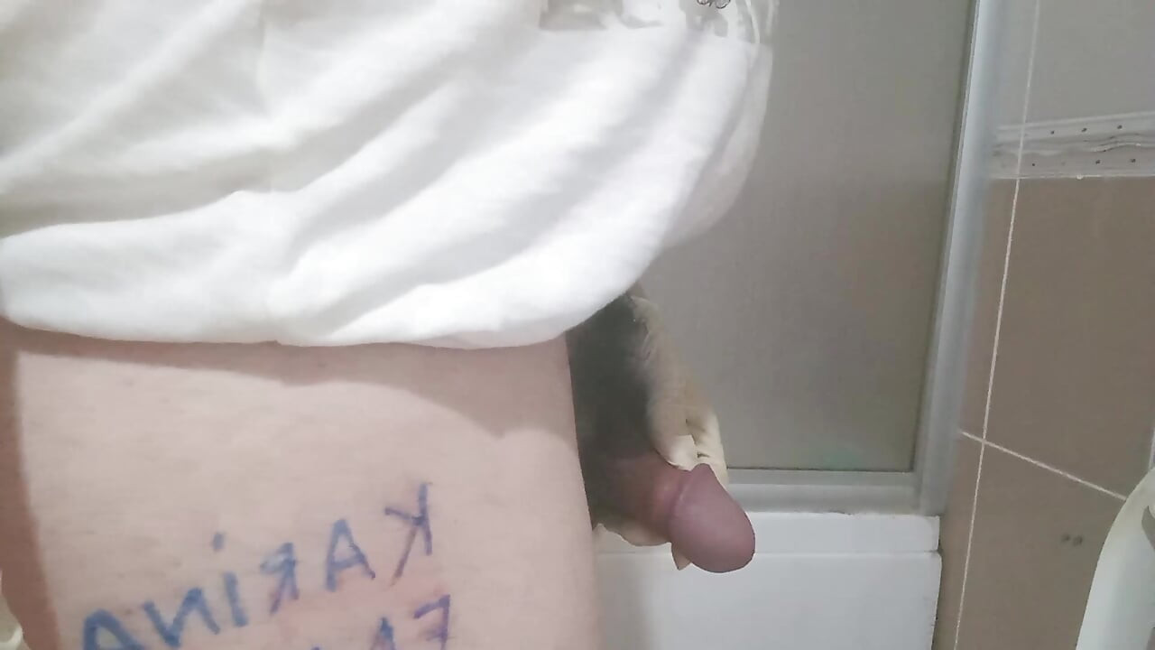 I'm peeing with my little sissy penis and squeezing the head of my penis