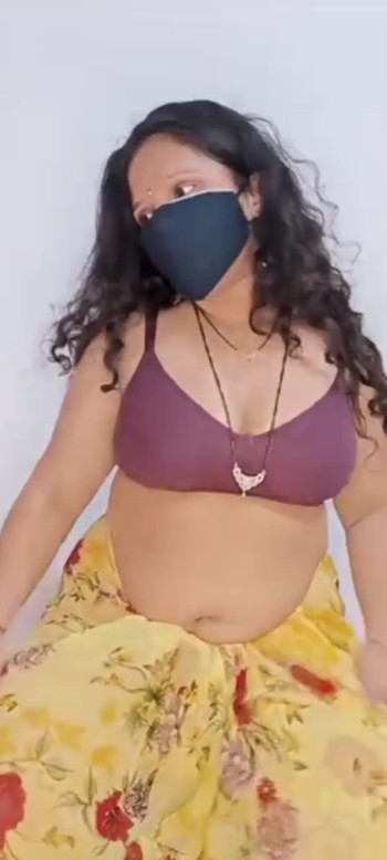 Trenutak koji morate vidjeti iz "Desi indijske tete ki jawani kya mast figure i prljavih razgovora"