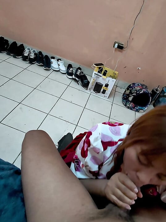 ¡Te la chupare pero no le digas a mi esposo! Cholita madura me chupa la verga todo el dia