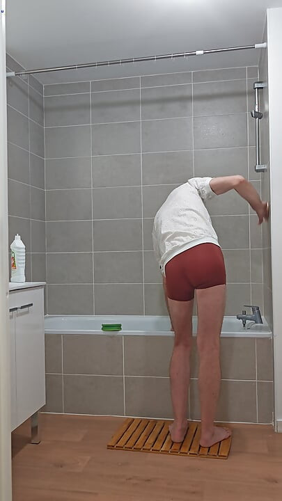 I'm cleaning my bathtub (episode 2)