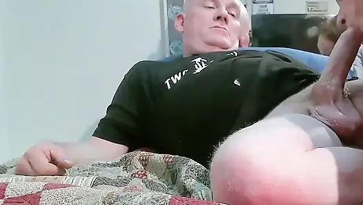 Girth Brooks bekommt einen erstaunlichen blowjob von Zoey Portland