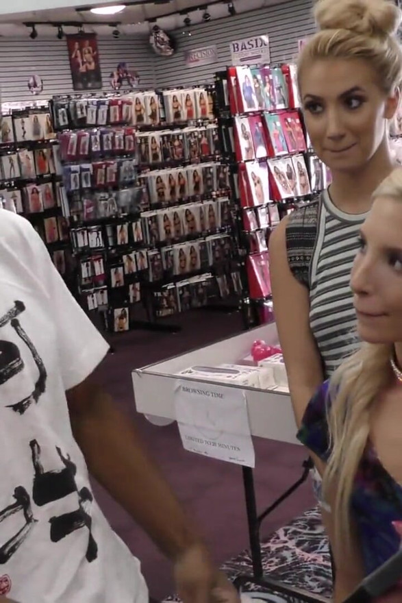 Piper Perri and Sierra Nicole share black cock gloryhole