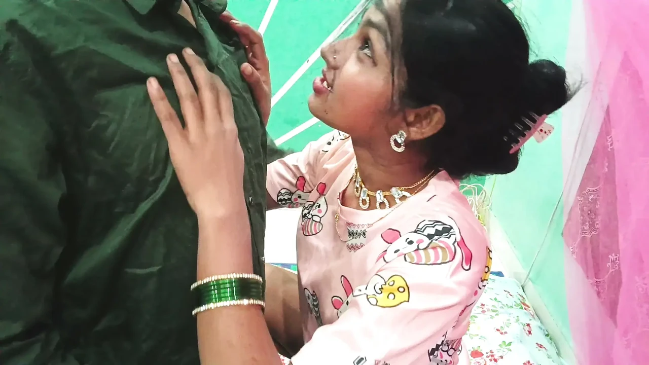 Collage Girl SUDIPTA ne Gao ke ladke ko bula ke raat bhar chudae ki Doggy style main