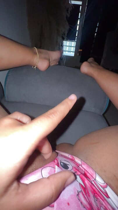 Di Rumah Setelah Hari Panjang Di Kantor