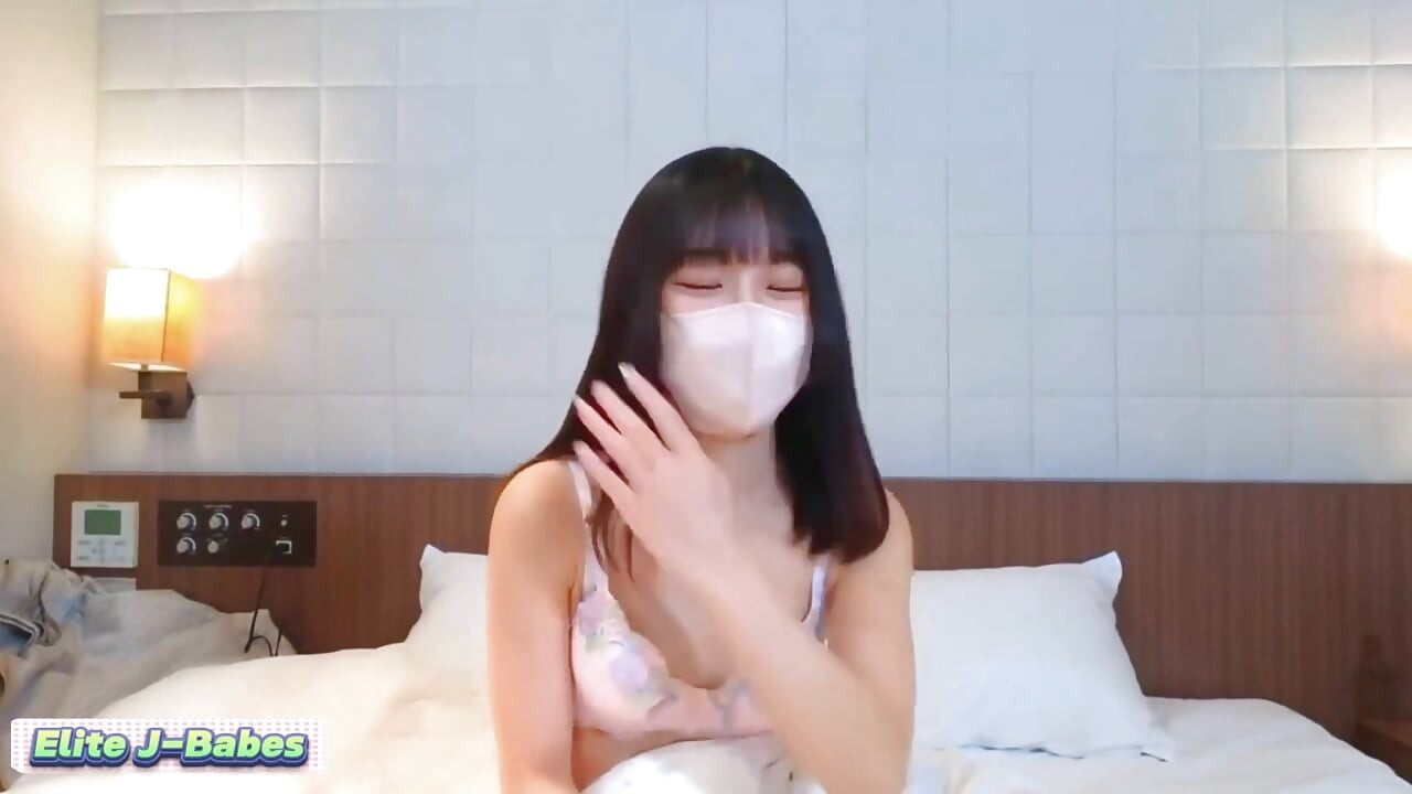 Memek cewek sange ini dicrot sperma hangat setelah dientot habis-habisan sama kontol besar sampai dicrot di dalam