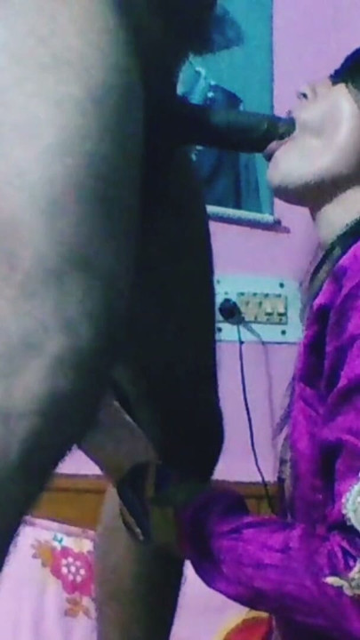 Una polla maravillosa y una chica tímida chupándola. | Clip 1
