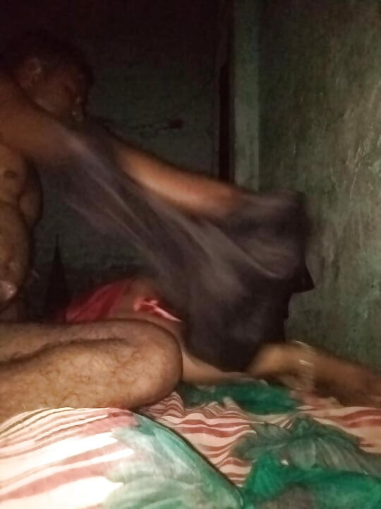 Bhabi ne baiya ke bal saf kiye fir chudai ki