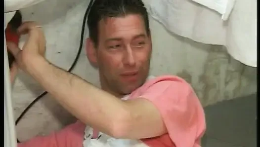 Azgın Alman evli kadın dolgun bir adam tarafından sert sikiliyor