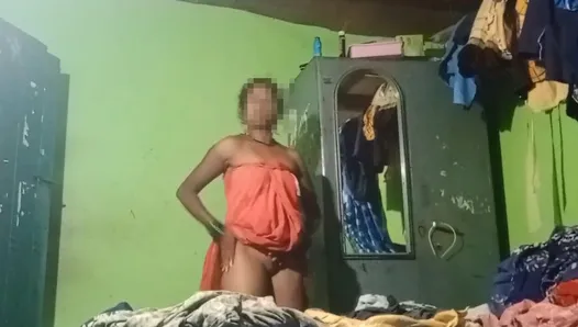 Indianka ubiera się po kąpieli ep01