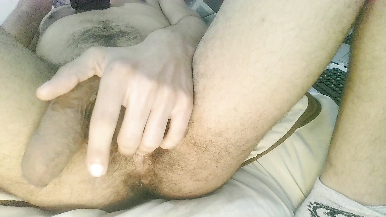 Velik, dlakav i smrdi kao muškarac!