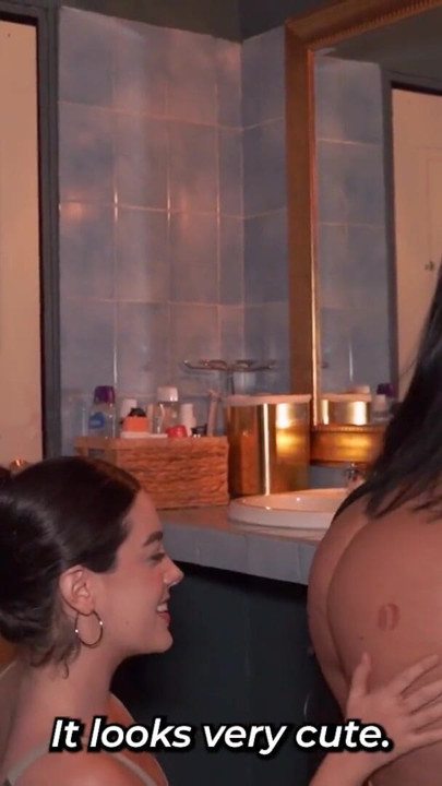 La belle-mère Sarah Black, ciseaux avec Judith Cox | Clip 1