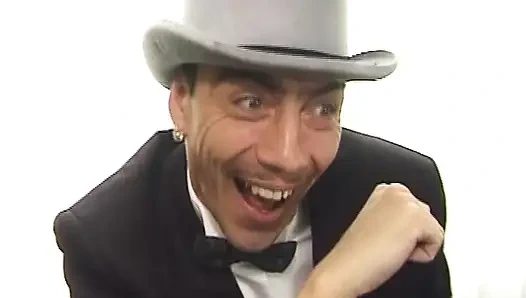 Almanya'dan gelen bu sevimli hatun yalanıyor ve sikiliyor