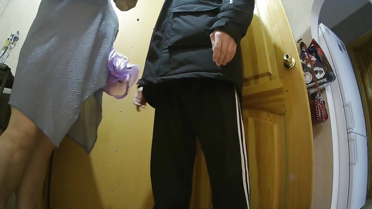 ชักว่าวให้คนส่งของด้วยเซ็กส์ทอย