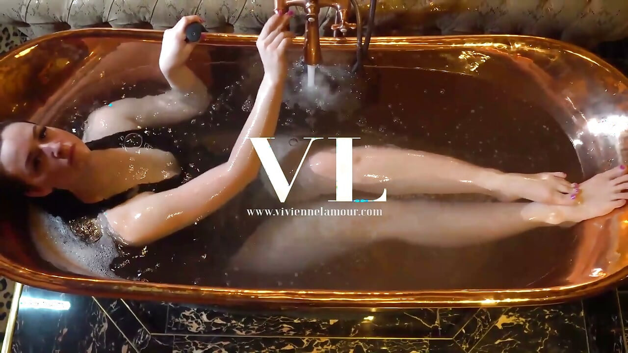 Vivienne L'amour - Copper Bath Vibrator Masturbation