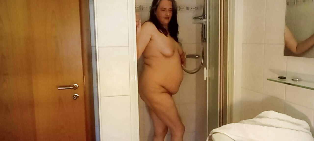 Gorący, spocony, intensywny zapach ... Niemiecka milf, lekko owłosiona, całkowicie naturalna !! Wyobraźnia pozwoliła!