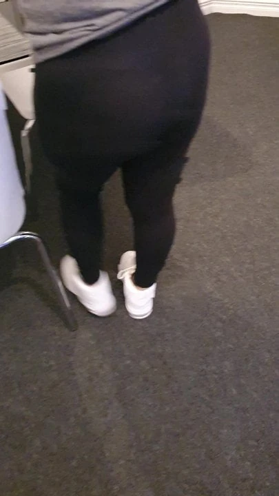 Step mom doesn't wear panties under leggings has sex with so