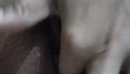 Allein mädchen fingert muschi-leck