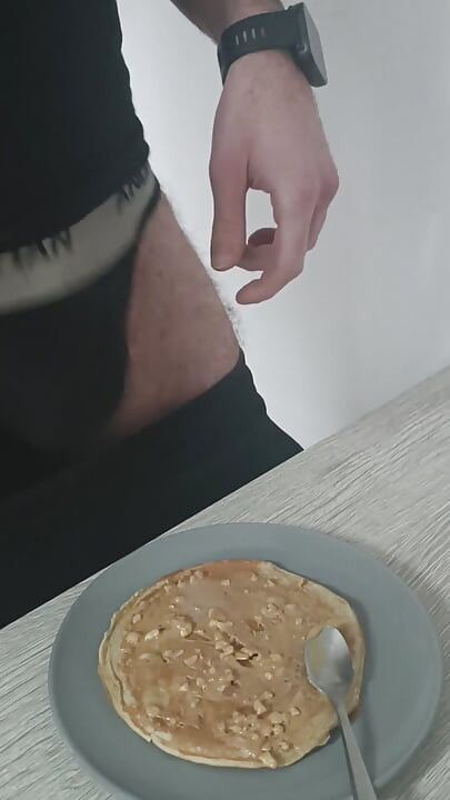 Hand Free Cum In A Pancake