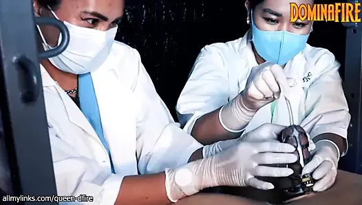2人のアジア人看護師による貞操帯でcbtを診る医療