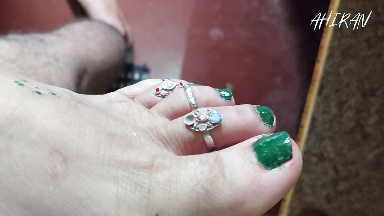 Aahaan bistar men kaajal ki choot chod rahi hai. gand ka drishy bahut achchha hai.
