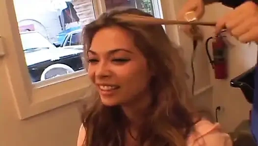 Tera Patrick'in yer aldığı saç şekillendirme seansı