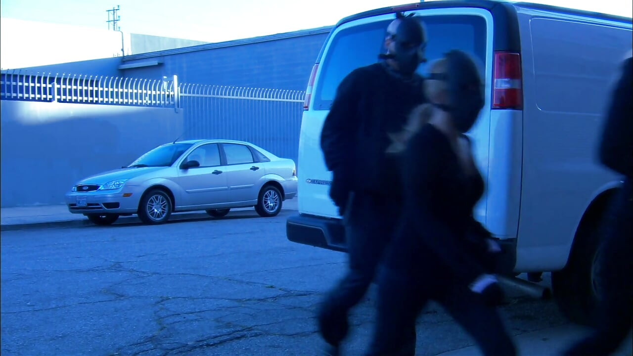 Μωρό με μεγάλα βυζιά γαμιέται στο βαν