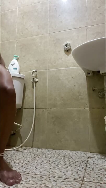 Pinoy Twink Toilet Wank and Cumshot
