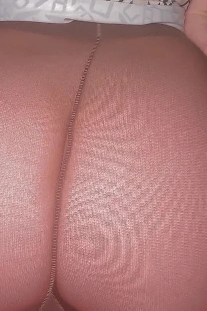 Pantyhose Farts so Close, You'll Smell the Sizzle