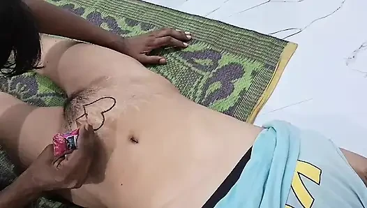 Design mit Mehndi in der Muschi (Burr)