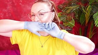 Vidéo ASMR avec des gants nitrile médicaux (Arya Grander)