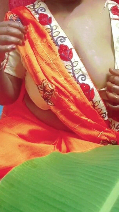 Doktorin, die einen impotenten typen in ihrem stil behandelt und gab einen schönen handjob mit Ölmassage mit vollem tamilischem audio | Clip 2