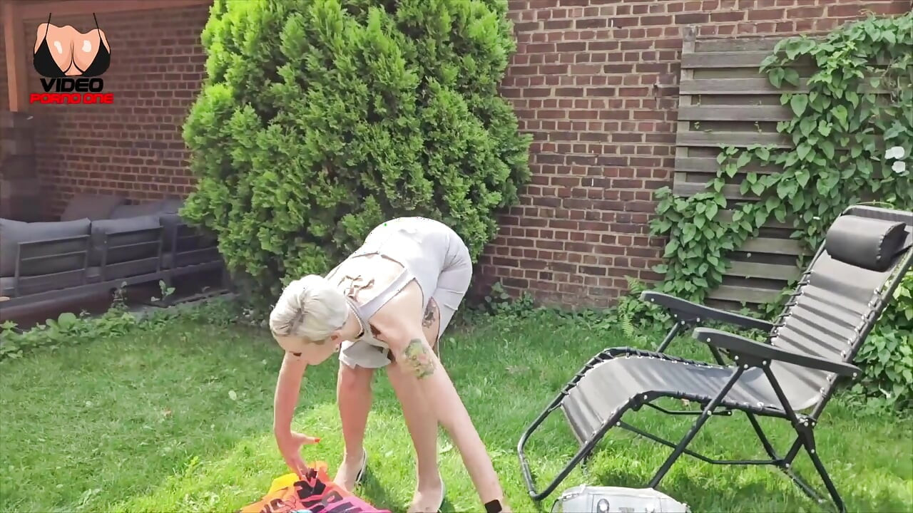 A Busty MILF Is Going to Fuck the Repairman and Swallow a Good Dose of Cum