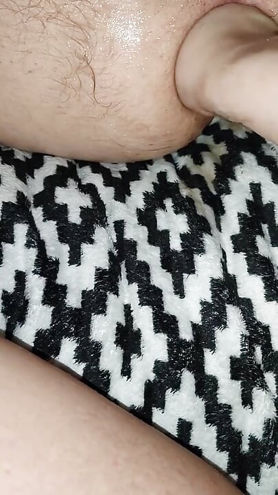 Moja żona wkłada całą pięść w dupę, uwielbiam fisting i rozciąganie tyłka