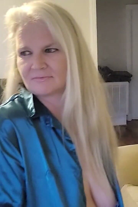 Hot MILF Bbws Pussy Swallows Huge Qcumber!
