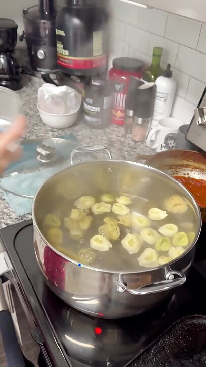 네 굴욕적인 작은 자지를 위한 큰 엉덩이