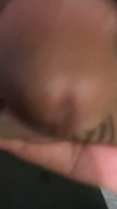 In the bathroom, there was a cock that was getting an erection, only knowing how to endure it, not having to do it | Clip 1