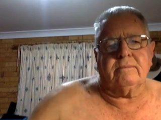 Nonno sborra in webcam