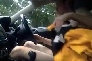 Garoto mostra tudo para todos