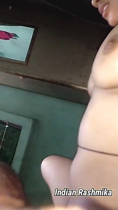 继兄弟勾引他的印度德西继妹做爱热真实自拍