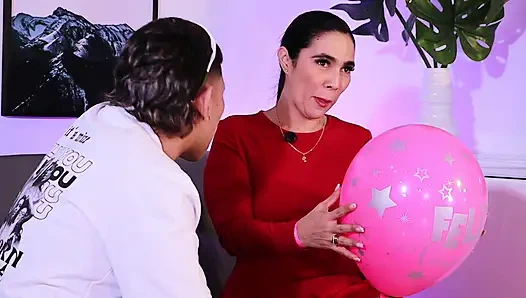 Sarah Black verrät, wie das Leben einer MILF-Erstellerin von Inhalten für Erwachsene aussieht