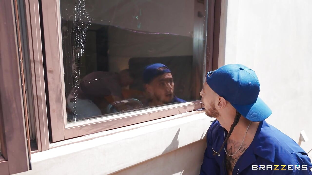 Brazzers - Kayley Gunner sutter på to pikke i MMF-trekant
