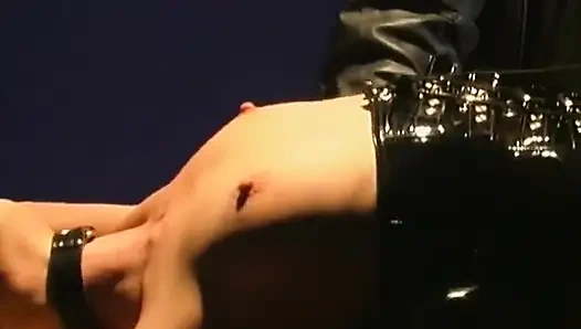 Блондинки-крошки сидят на лице текущих киски - грязное безумие траха языком