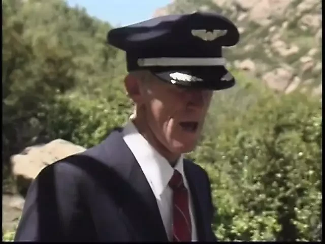 Yarağa düşüyor ve sikiliyor