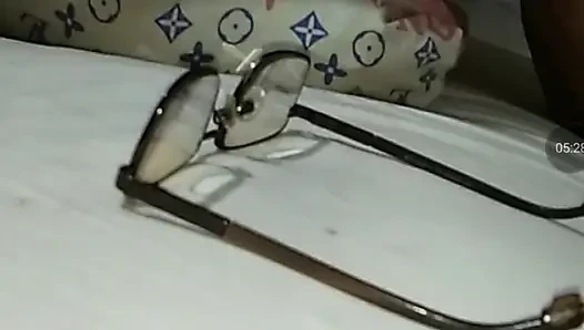 Islak amcığını götüne yalıyor